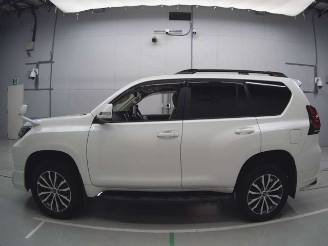 TOYOTA LAND CRUISER PRADO 2021
