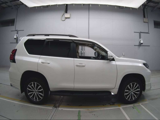 TOYOTA LAND CRUISER PRADO 2021