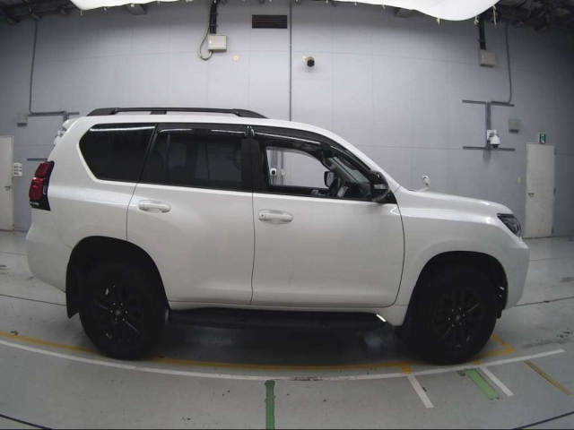TOYOTA LAND CRUISER PRADO 2022