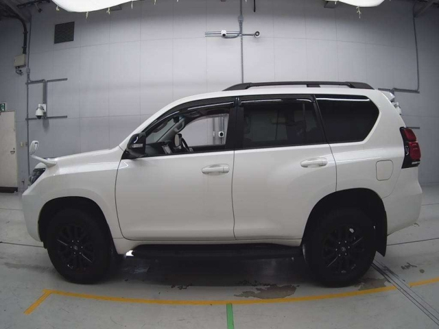 TOYOTA LAND CRUISER PRADO 2022