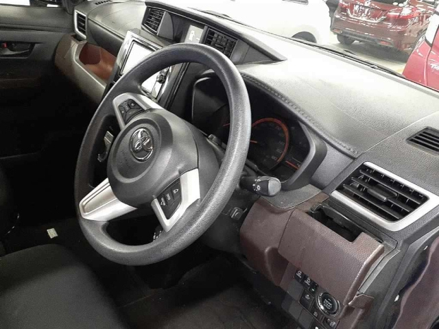 TOYOTA ROOMY 2017