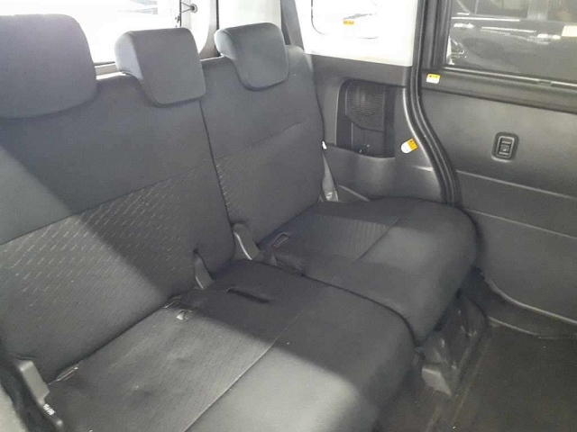 TOYOTA ROOMY 2017