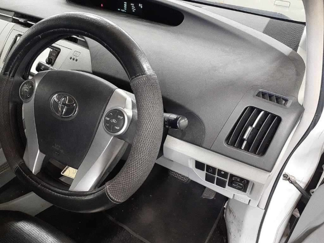 TOYOTA PRIUS 2014