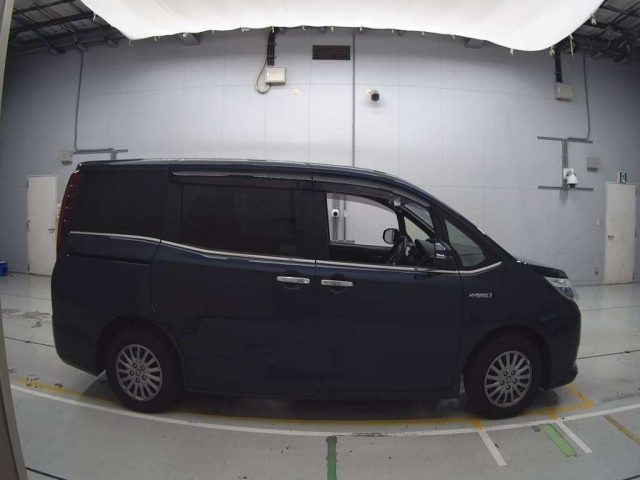 TOYOTA ESQUIRE 2016
