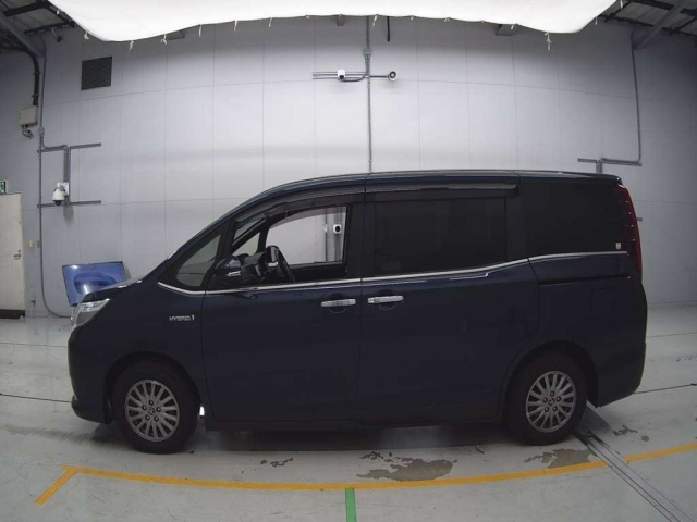 TOYOTA ESQUIRE 2016