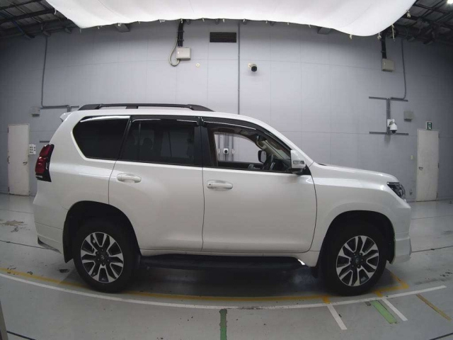 TOYOTA LAND CRUISER PRADO 2023
