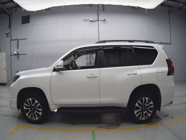 TOYOTA LAND CRUISER PRADO 2023