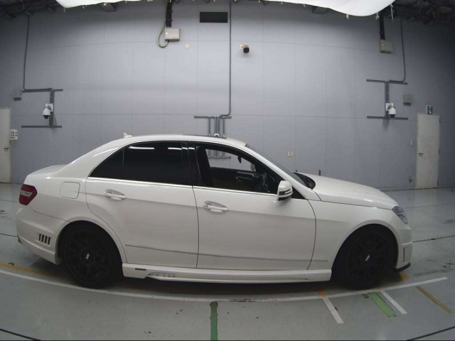 MERCEDES BENZ E CLASS 2011