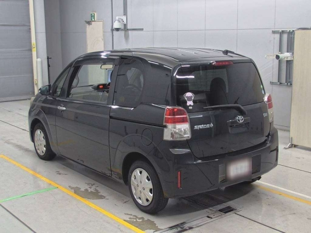 TOYOTA SPADE 2013