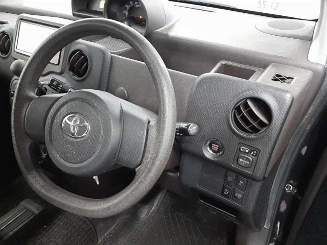 TOYOTA SPADE 2013