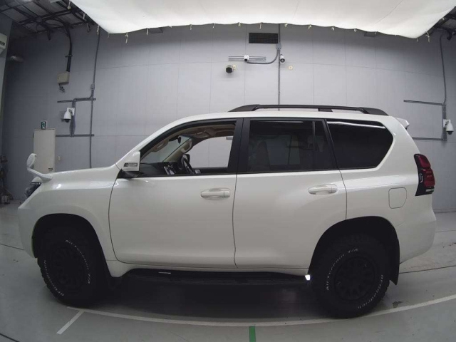 TOYOTA LAND CRUISER PRADO 2021