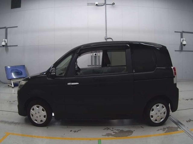 TOYOTA SPADE 2013