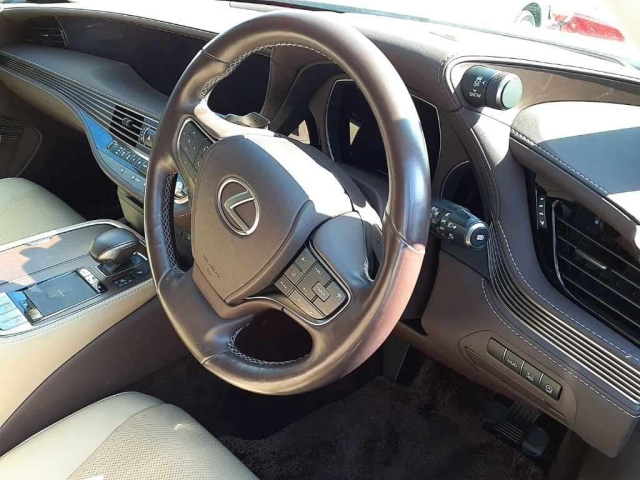 LEXUS LS 2020