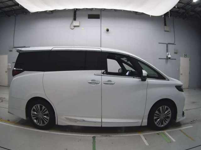 TOYOTA ALPHARD 2024