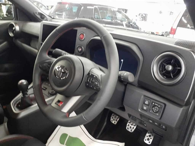 TOYOTA YARIS 2025