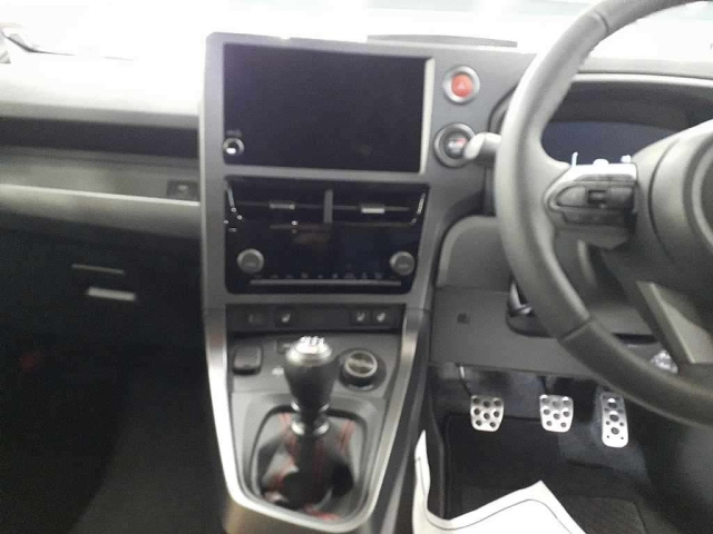 TOYOTA YARIS 2025
