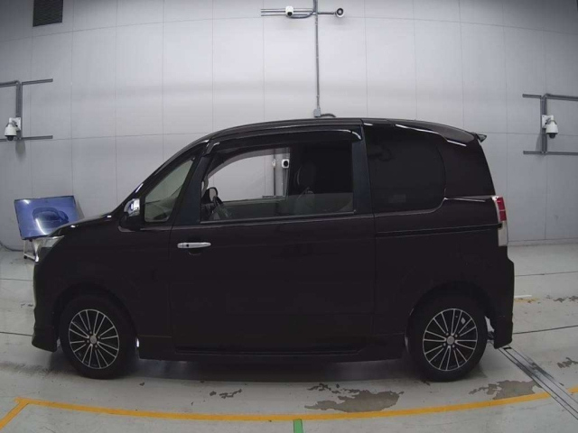 TOYOTA SPADE 2016