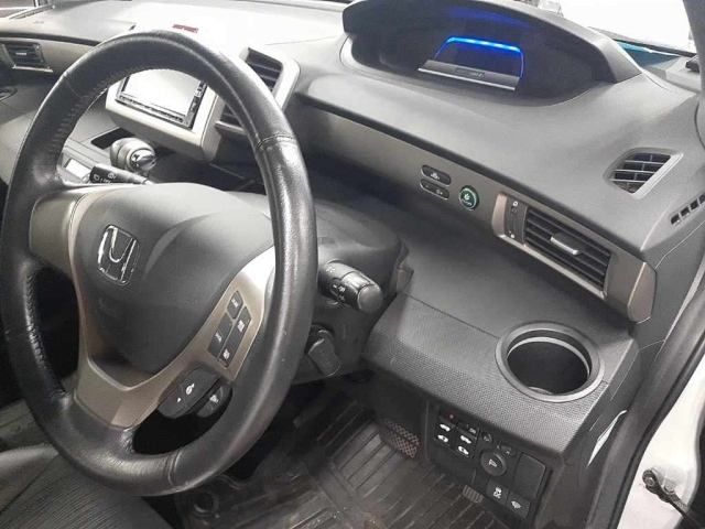 HONDA FREED 2012