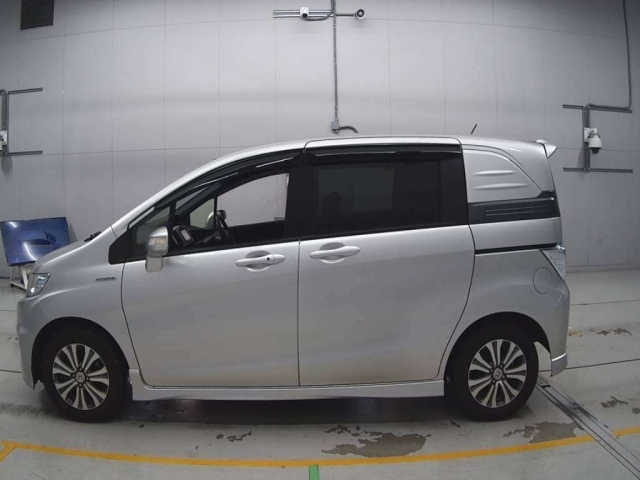 HONDA FREED 2012