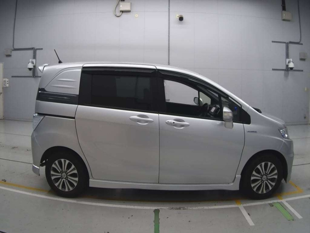HONDA FREED 2012