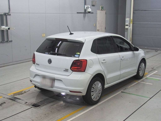 VOLKSWAGEN POLO 2015