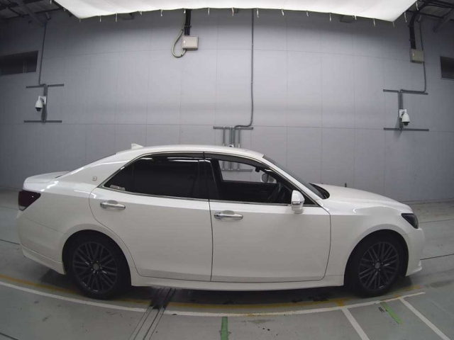 TOYOTA CROWN 2017