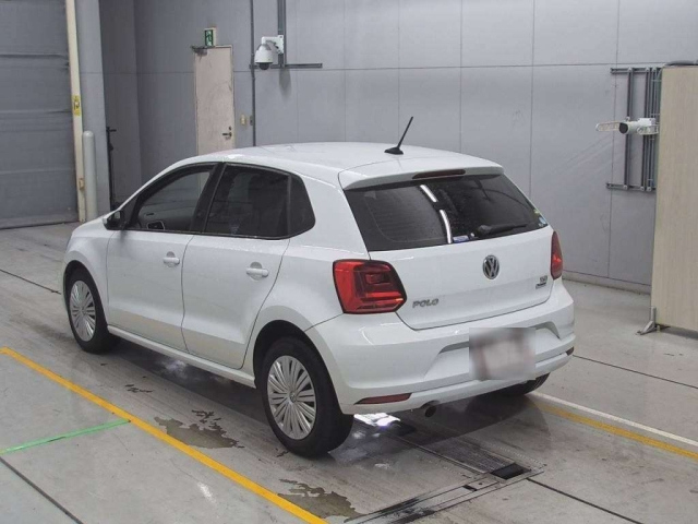 VOLKSWAGEN POLO 2015