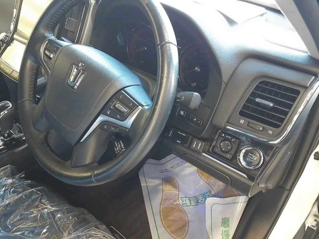TOYOTA CROWN 2017