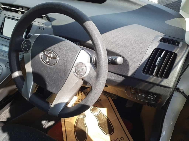 TOYOTA PRIUS 2012