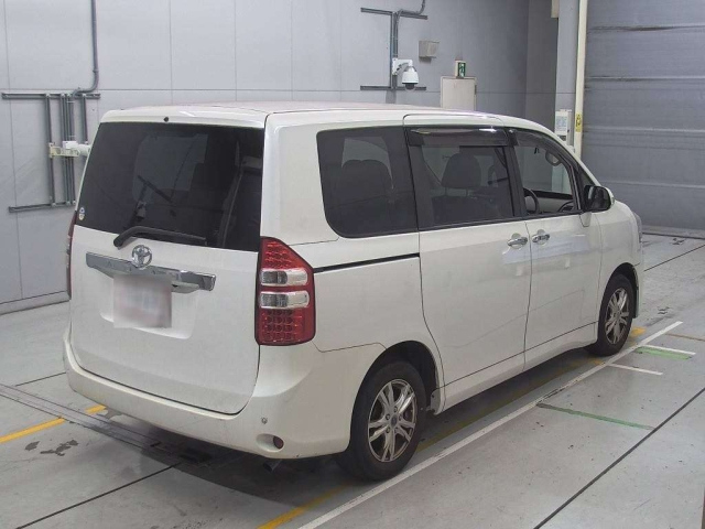 TOYOTA NOAH 2012