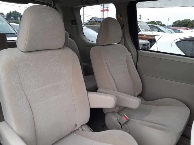 TOYOTA NOAH 2012