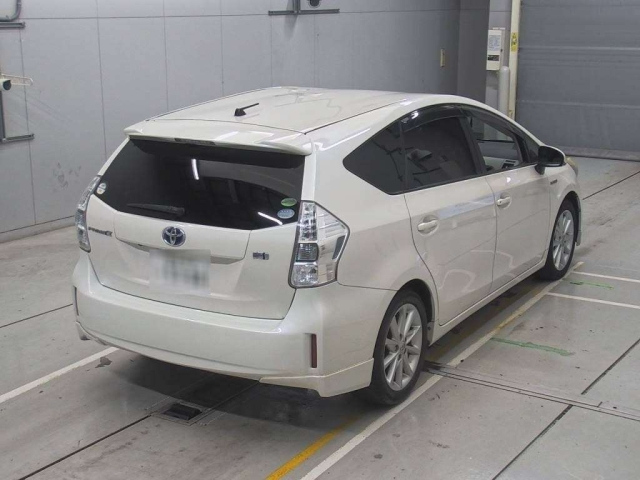 TOYOTA PRIUS ALPHA 2012