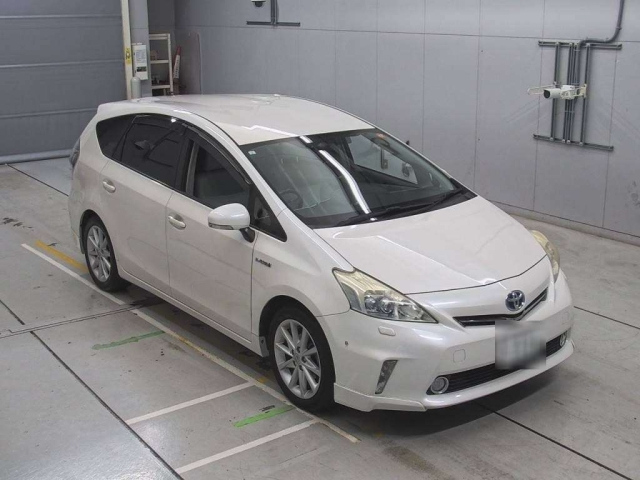 TOYOTA PRIUS ALPHA 2012