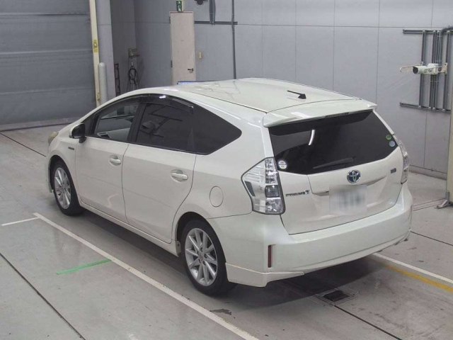 TOYOTA PRIUS ALPHA 2012
