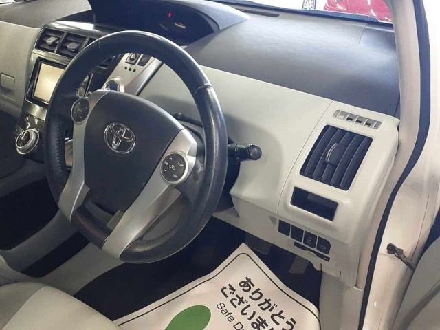 TOYOTA PRIUS ALPHA 2012