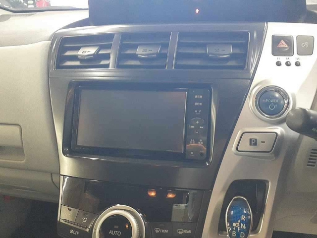 TOYOTA PRIUS ALPHA 2012