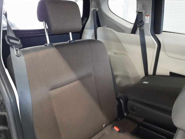 TOYOTA SIENTA 2017