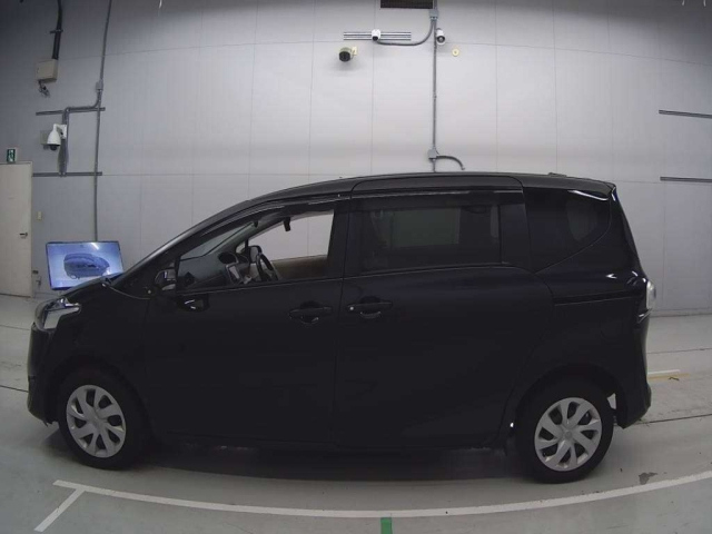 TOYOTA SIENTA 2017