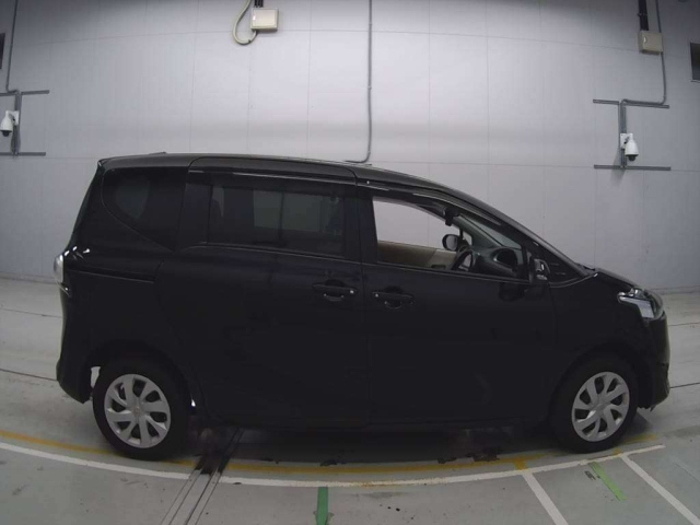 TOYOTA SIENTA 2017
