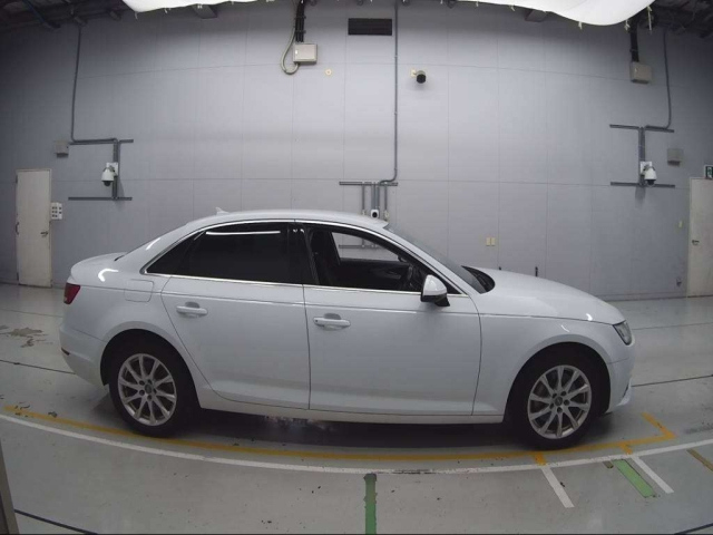 AUDI A4 2016