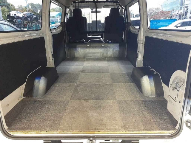 NISSAN CARAVAN VAN 2017
