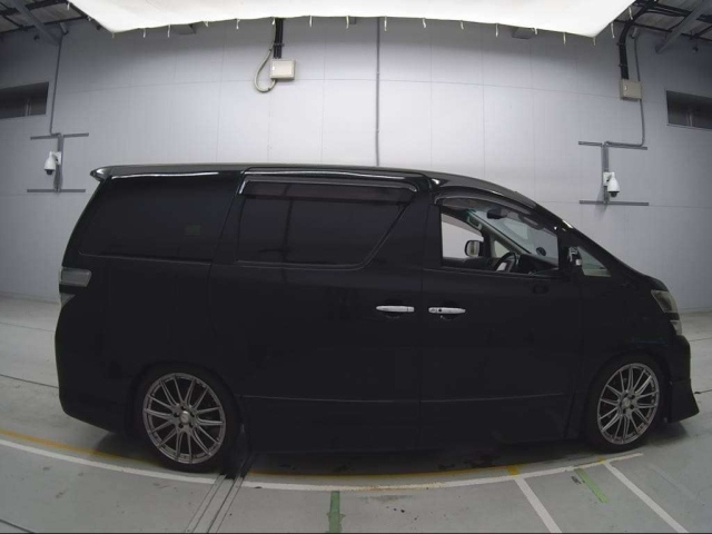 TOYOTA VELLFIRE 2013