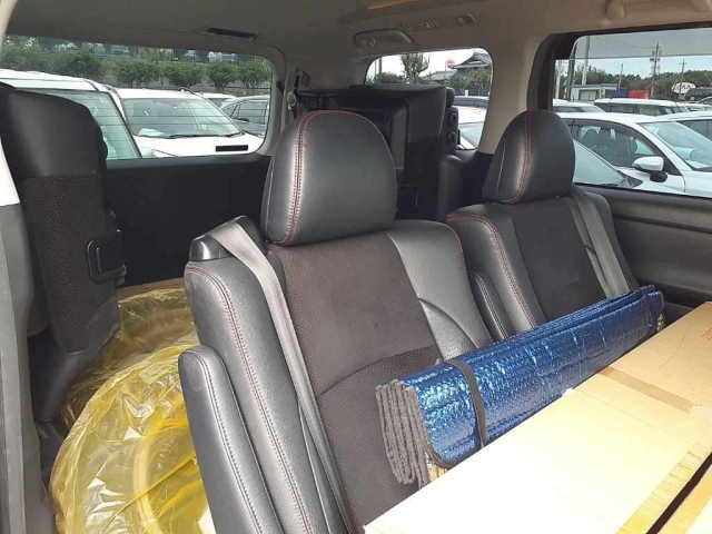 TOYOTA VELLFIRE 2013