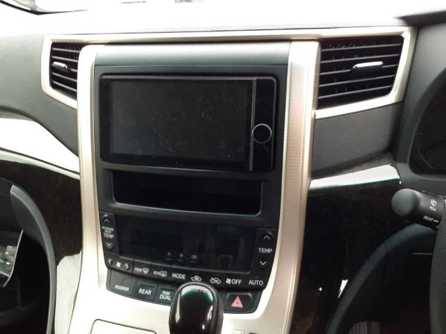 TOYOTA VELLFIRE 2013