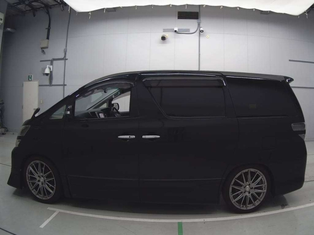 TOYOTA VELLFIRE 2013