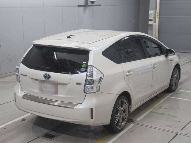 TOYOTA PRIUS ALPHA 2012