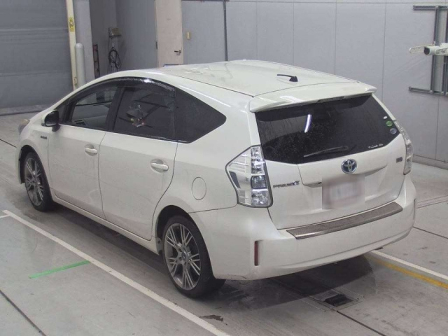 TOYOTA PRIUS ALPHA 2012