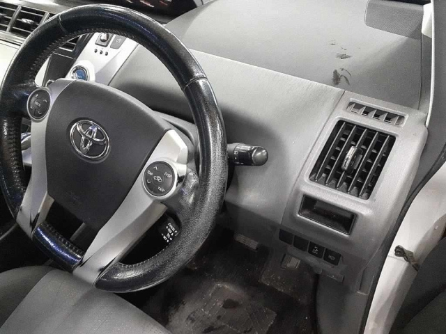 TOYOTA PRIUS ALPHA 2012