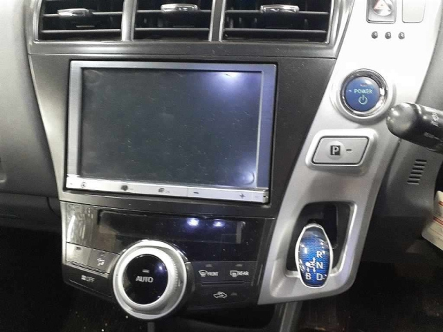 TOYOTA PRIUS ALPHA 2012