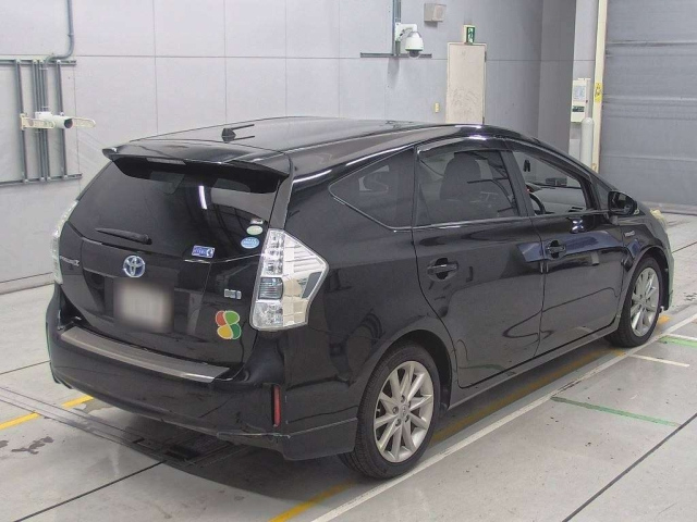 TOYOTA PRIUS ALPHA 2011